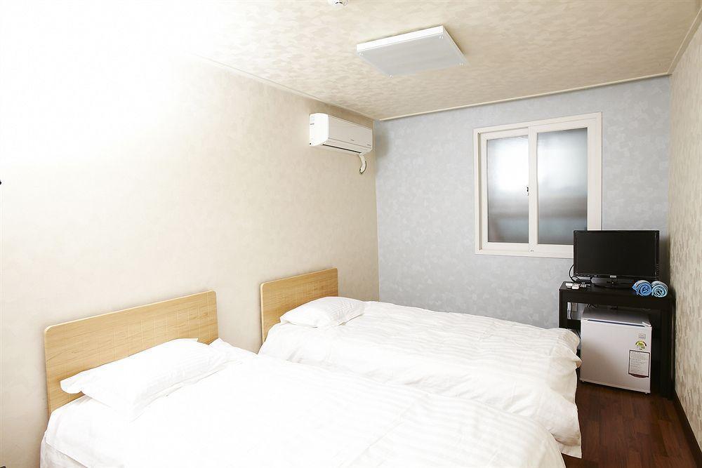 24 Guesthouse Myeongdong Avenue Seoul Ngoại thất bức ảnh