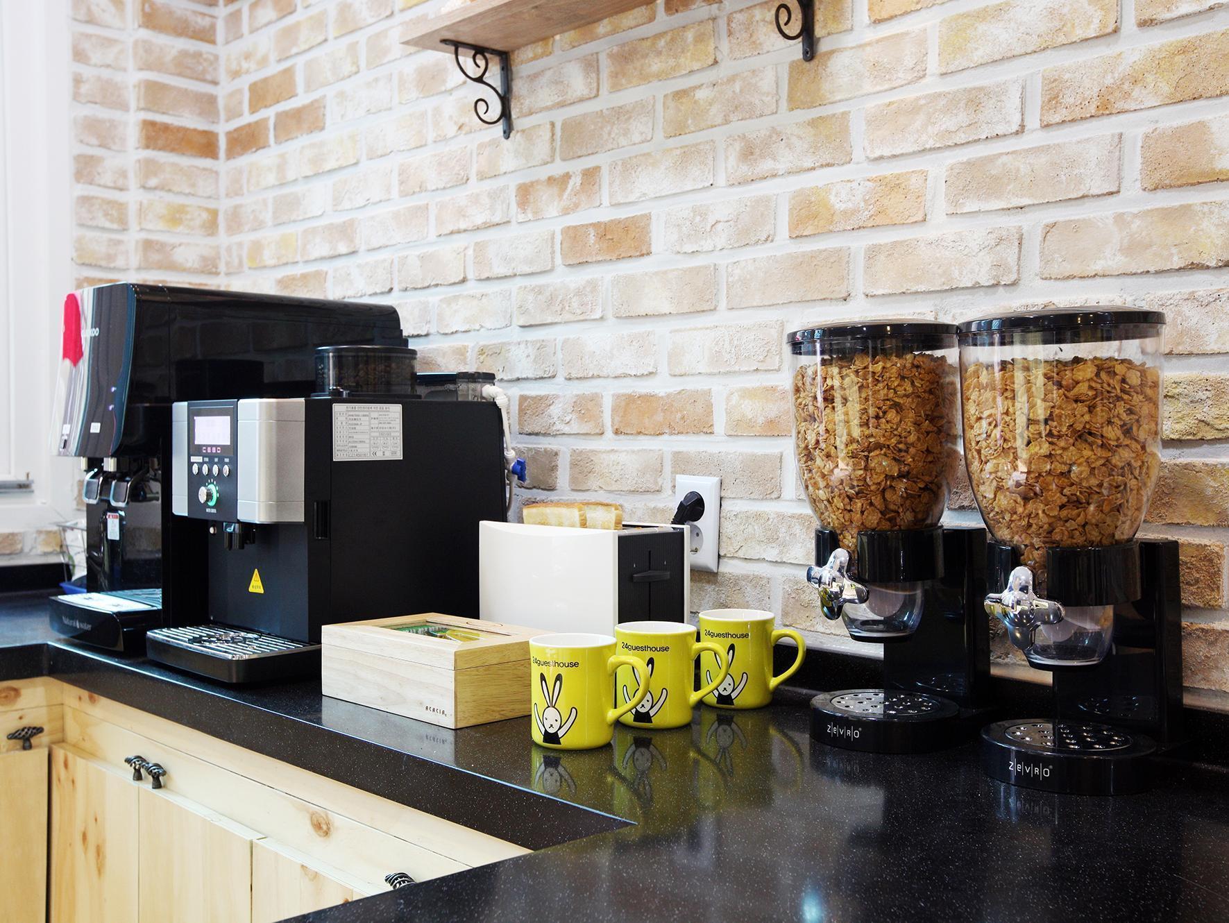 24 Guesthouse Myeongdong Avenue Seoul Ngoại thất bức ảnh